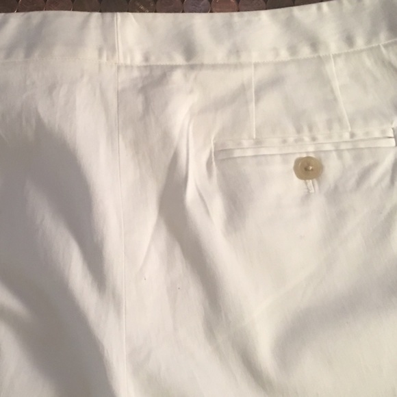Magaschoni Bermuda Shorts With Gold Toggle Waist - Picture 5 of 5
